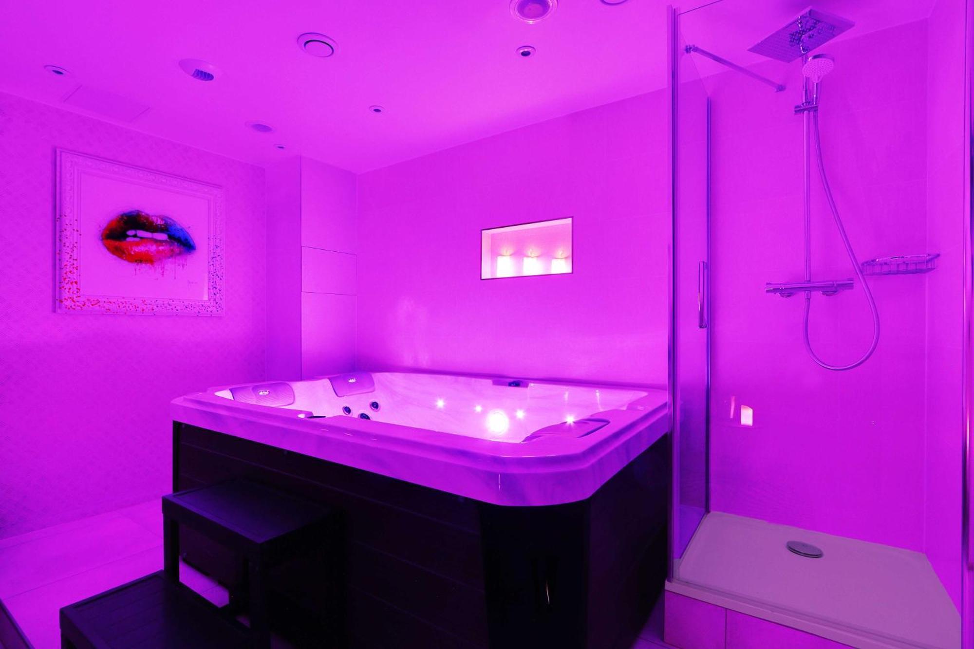 Intimate Apartment With Air Conditioner & Jacuzzi 2Br 6P Montmartre Париж Экстерьер фото