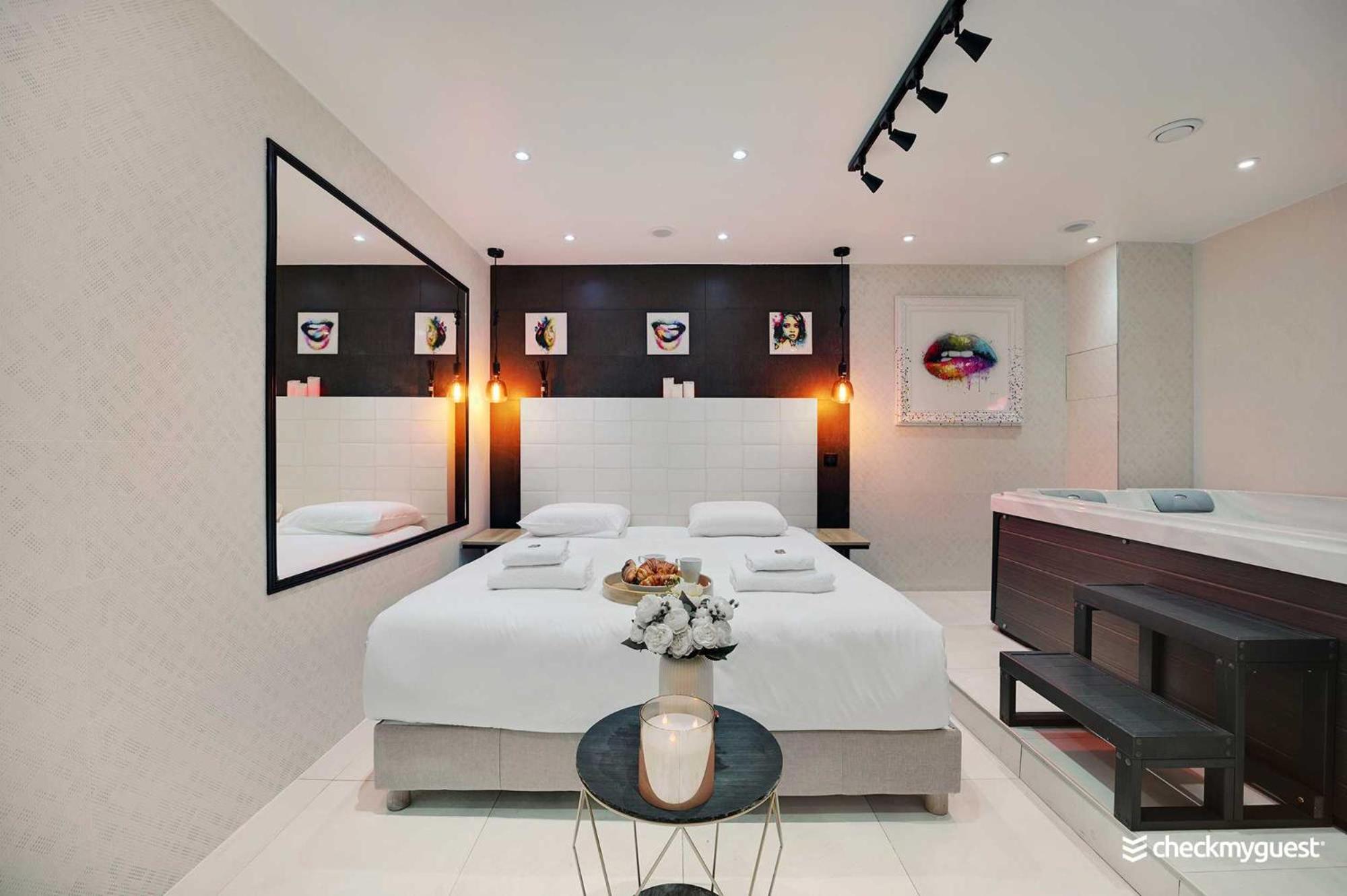Intimate Apartment With Air Conditioner & Jacuzzi 2Br 6P Montmartre Париж Экстерьер фото